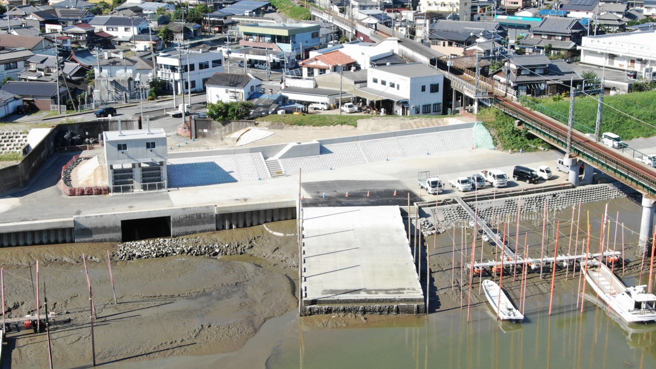 矢部川中島地区上流築堤護岸工事 竣工しました！